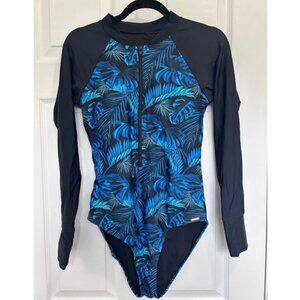 Women’s Medium, Long Sleeve Rash Guard - New